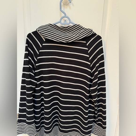 Chicos Zenergy Tunic, Size 12 /large -Chicos size 2 - black & grey, cowl neck - Picture 2 of 6